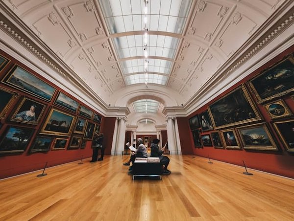 What Role Does Virtual Reality Play in Enhancing Visitor Experiences at UK Museums?